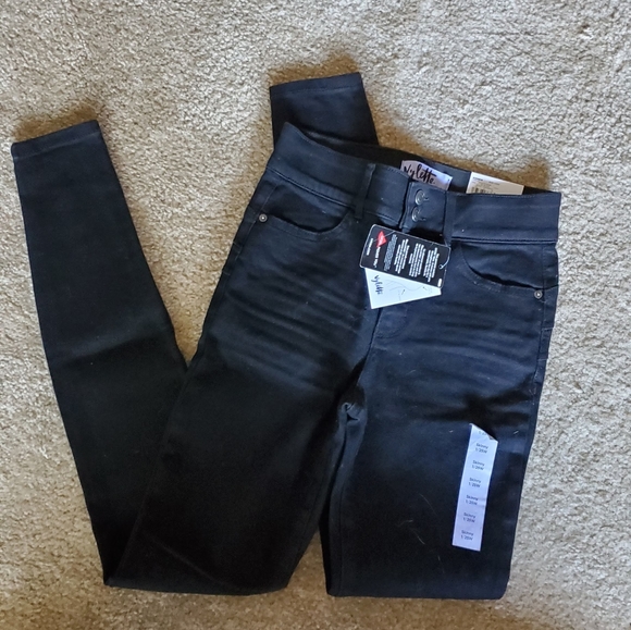 Juniors Black Ylvette Denim Jeans - Picture 2 of 4